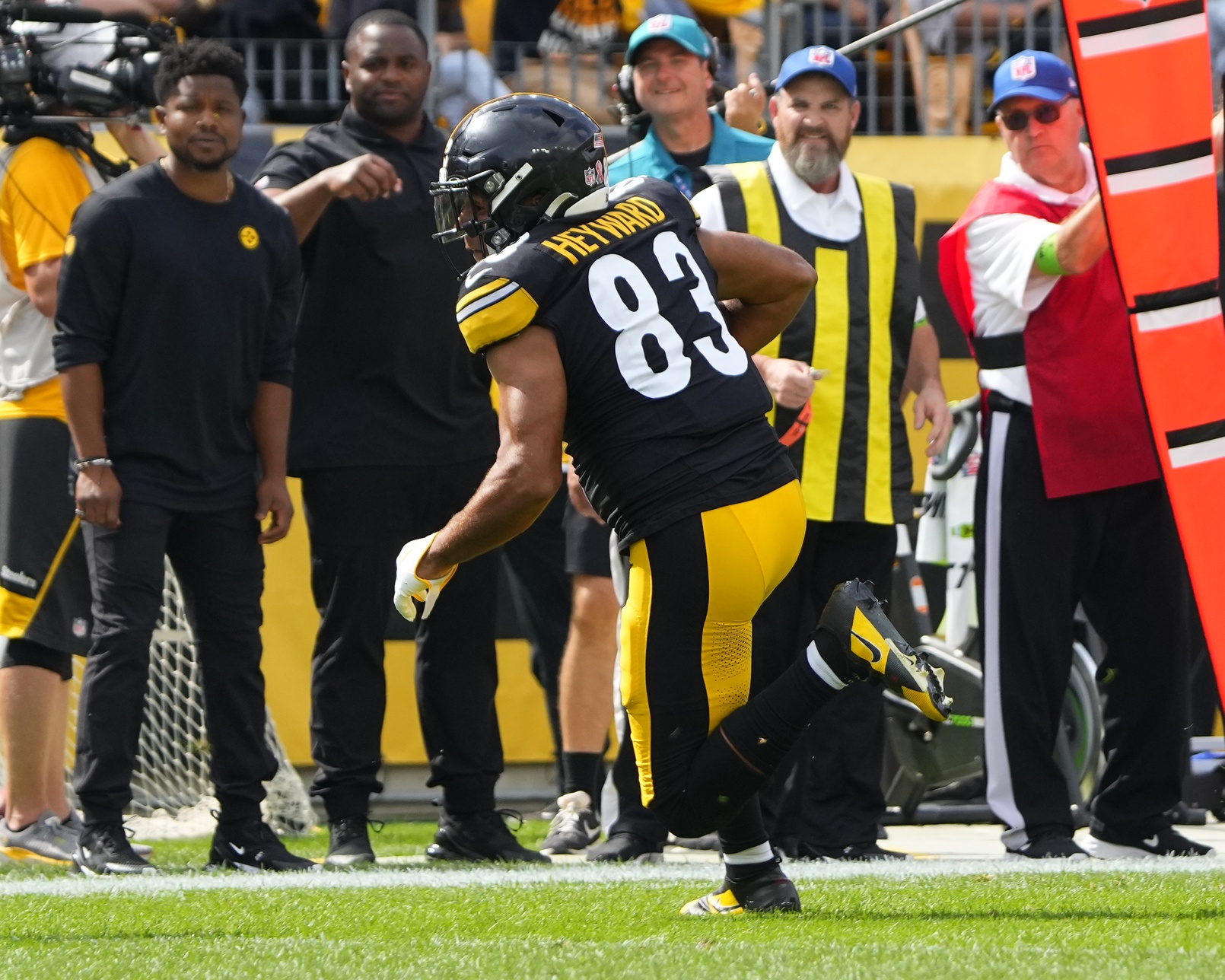 Steelers DT Heyward, WR Johnson sidelined several weeks with injuries