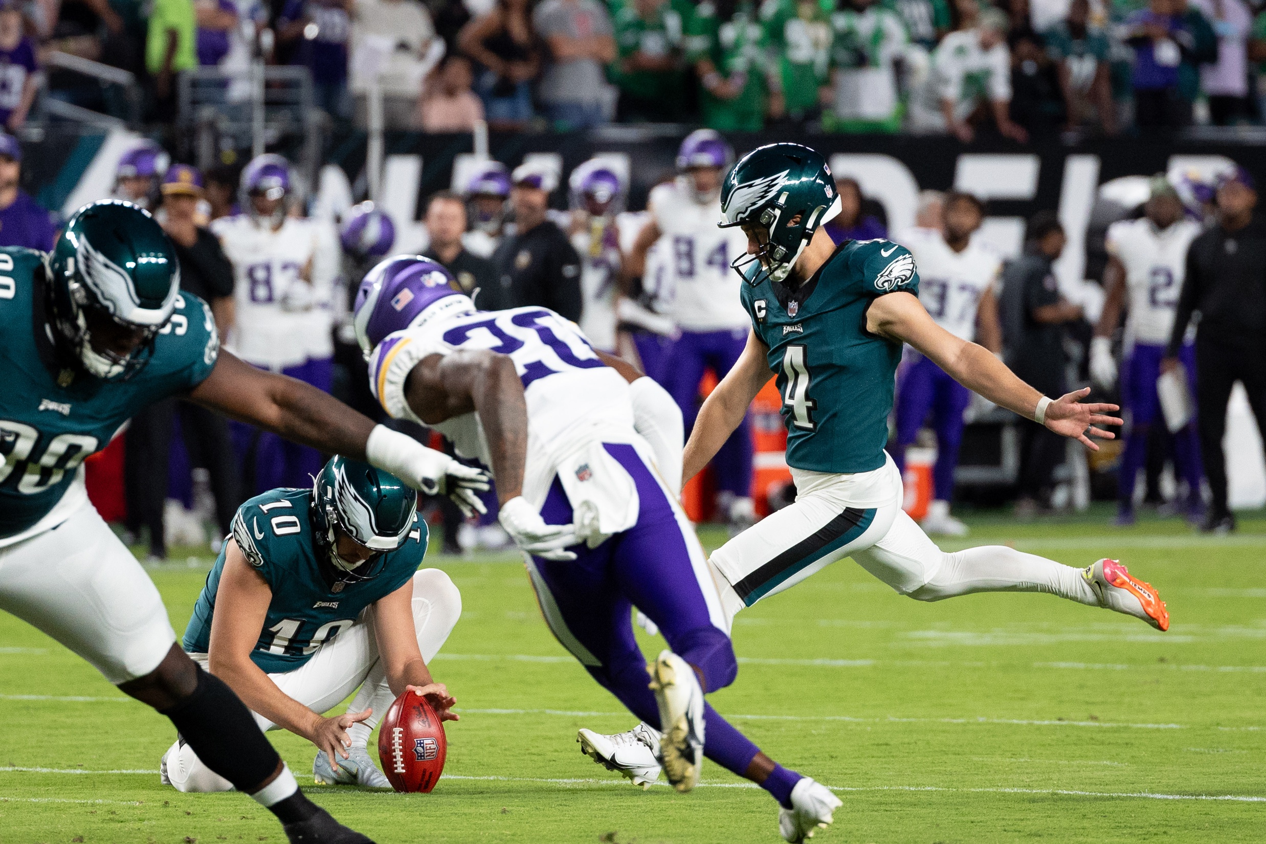 Eagles' Jake Elliott becomes just 5th kicker in NFL history to