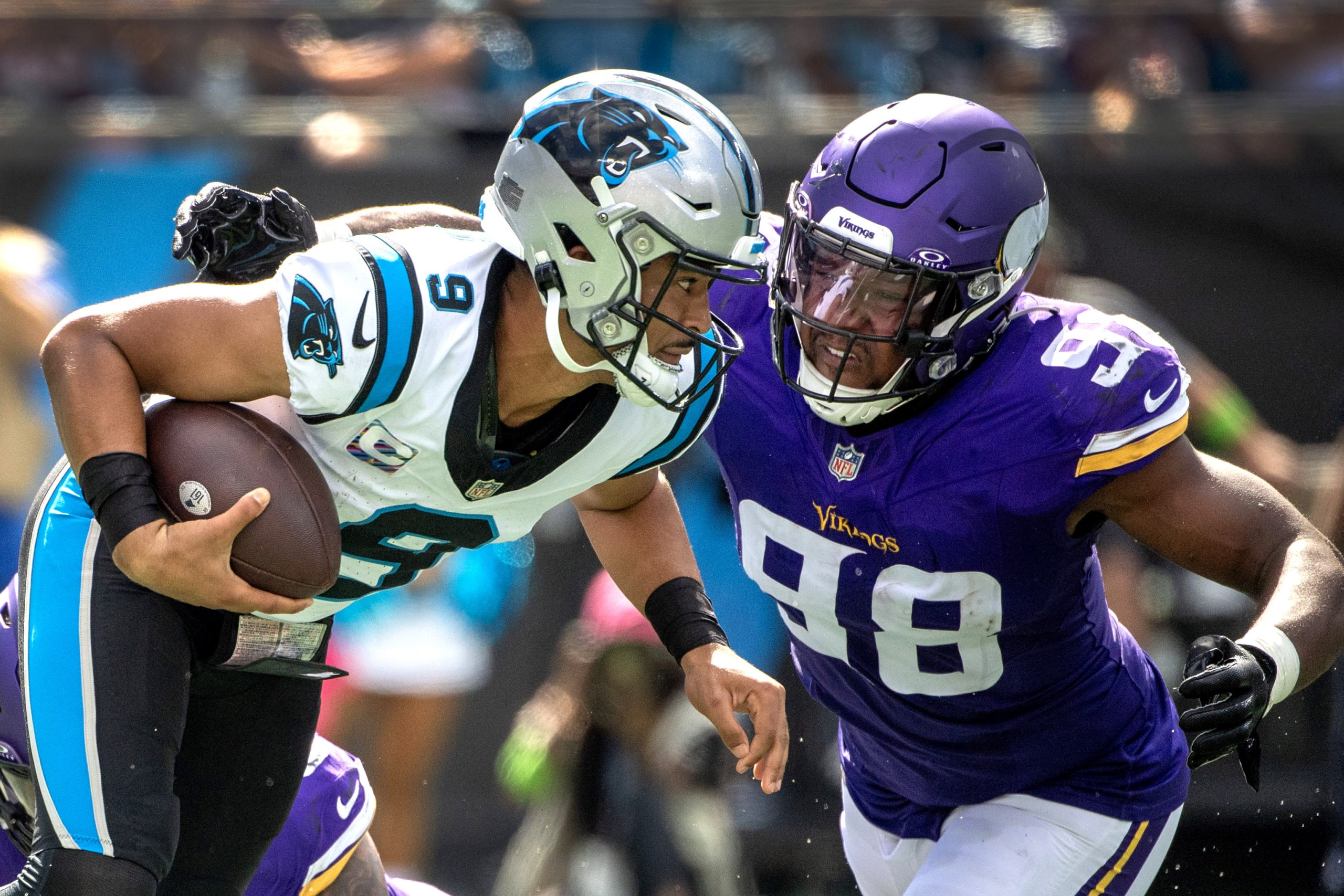 Vikings hold on to beat Panthers 21-13 for 1st win of season