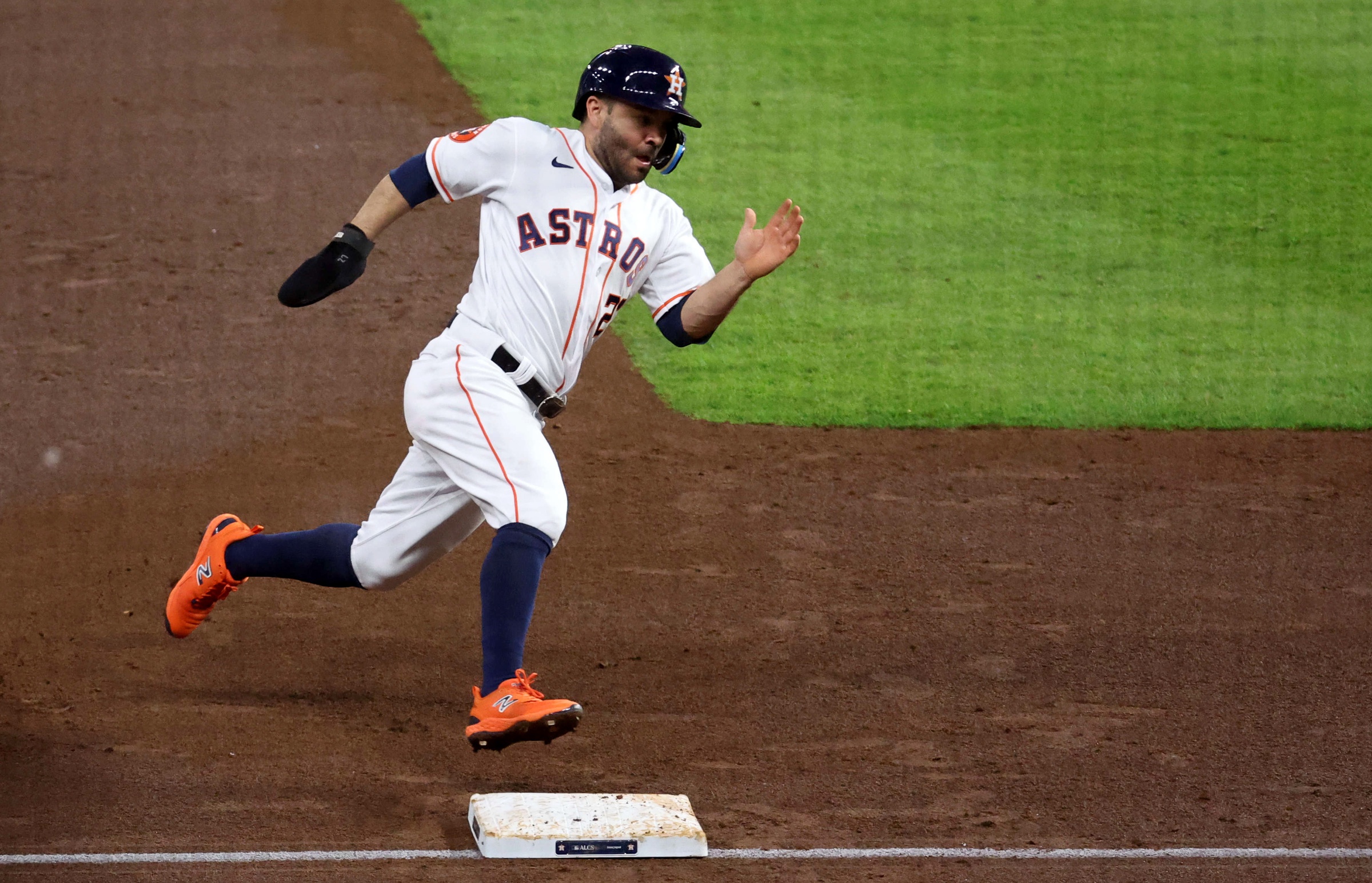 2024 MLB Season Outlook: Houston Astros Preview, Predictions And ...